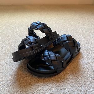 Sz 5 Qupid Black Double Braided Strap Sandals